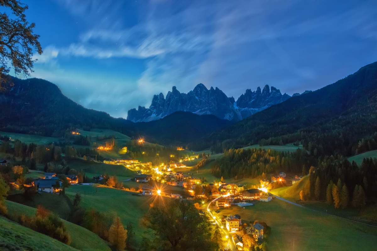 Luna piena d’estate: vivere le 4 notti più attese tra hotel, spa e ristoranti